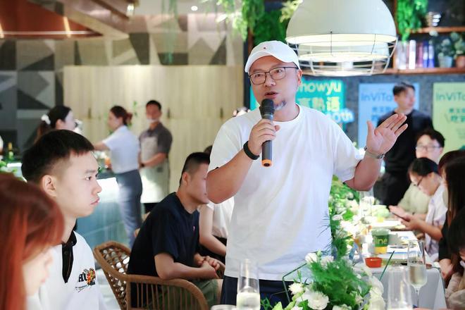 鉴会“秀玉我从小吃到大”见证品牌与食客的温情共生开元棋牌“Show味·熟人餐桌”三十周年主题品(图2)
