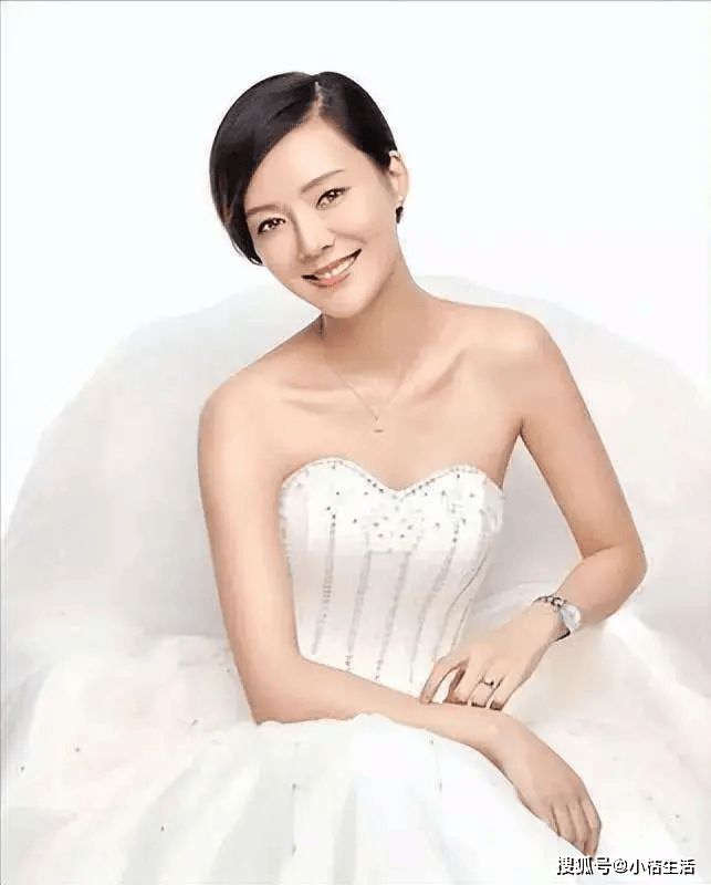 宴奢华与平淡的人生反差开元棋牌车晓43岁生日(图1)